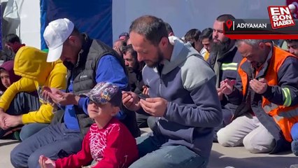 Adıyaman'da çadır kentte cuma namazı kılındı