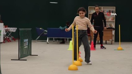 Depremzede çocuklar mobil etkinlik çadırı ile moral buluyor