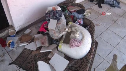 Evi yanan 4 çocuk babasının gözyaşları yürekleri dağladı