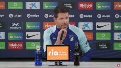 Simeone reconoce que da tranquilidad que el foco se ponga en los árbitros