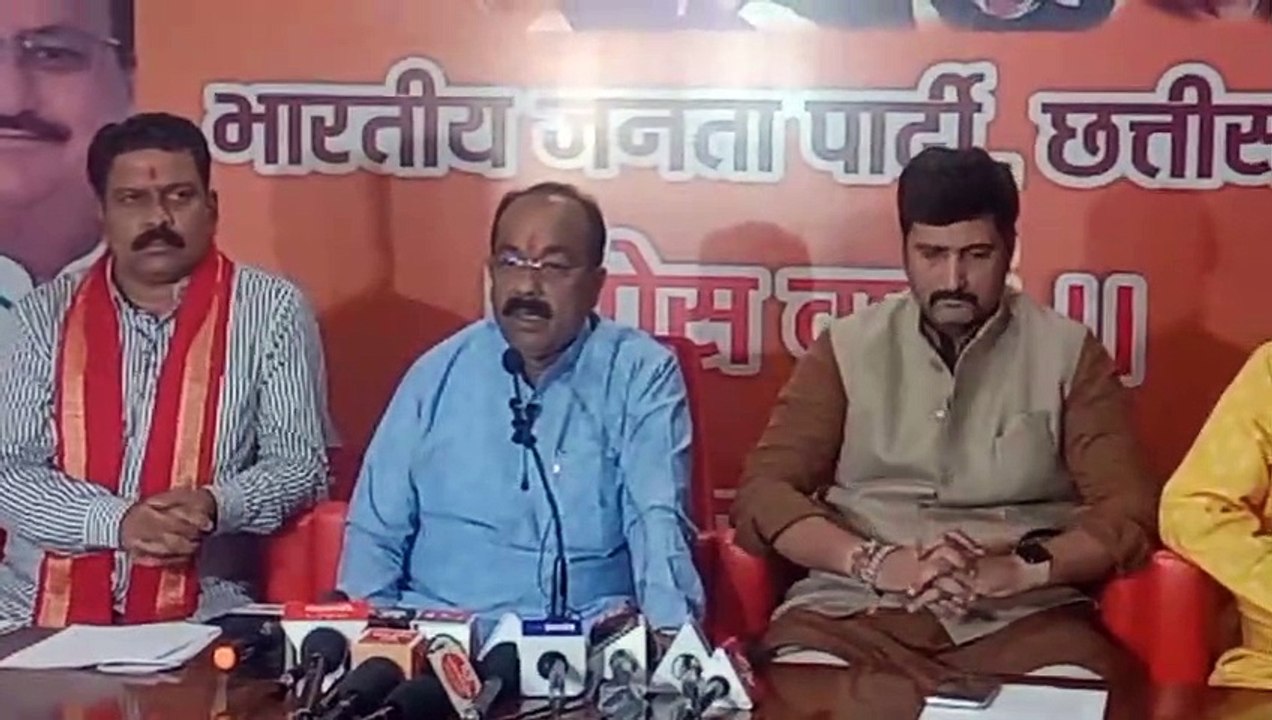 छत्तीसगढ़ में 2018 में जब कांग्रेस ने अपना जन घोषणा पत्र जारी किया था उस समय आदरणीय राहुल गांधी जी वहीं* *पर* मौजूद थे