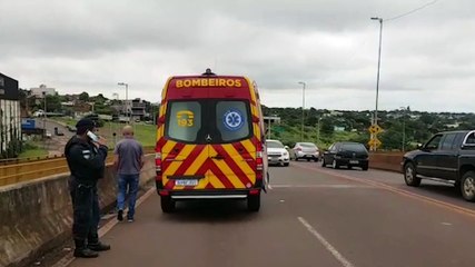 Carro e moto se envolvem em colisão no viaduto da Rua Olindo Periolo