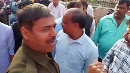 यूआईटी में बाबू व व्यापारी के बीच झगड़ा, दोनों के बीच थप्पड़ कांड