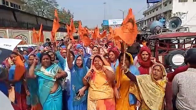 आशा सहयोगिनियों ने कलक्ट्रेट तक निकाली आक्रोश रैली