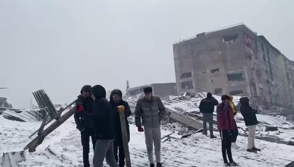Malatya'da Deprem Nedeniyle Yıkılan Kırçuval Oteli'nin Sahibi Olan Battalgazi Belediye Başkan Yardımcısı Zafer Kırçuval Tutuklandı