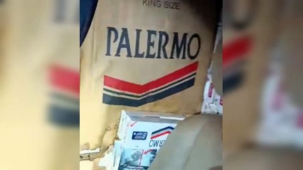 Dupla abandona carros com 4.7 mil pacotes de cigarros e fogem a pé da polícia, em Umuarama