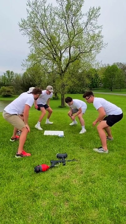 Un petit jeu entre potes très drôle mais un peu douloureux