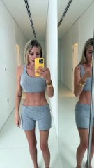 Après avoir vomi toute la nuit, elle a même dévoilé l'état de son ventre "complètement vidé".Jessica Thivenin dévoile son corps sur Instagram.