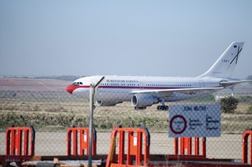 El PP denuncia el despliegue de Pedro Sánchez para ir a Badajoz: Falcon y caravana de una docena de vehículos