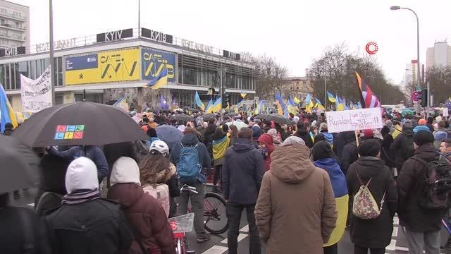 Ukrayna savaşının 1. yıldönümünde Berlin'de büyük yürüyüş