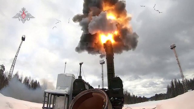 هل ينفذ بوتين تهديده النووي أم يغير من استراتيجيته الحربية في العام الثاني؟