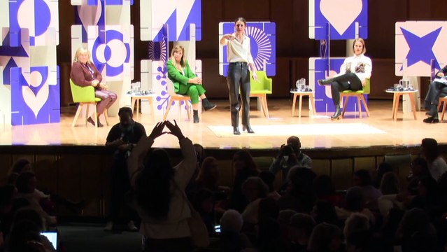 Feministas contrarias a Irene Montero irrumpen en el Encuentro Internacional Feminista