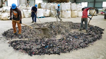 How to make bricks from plastic trash