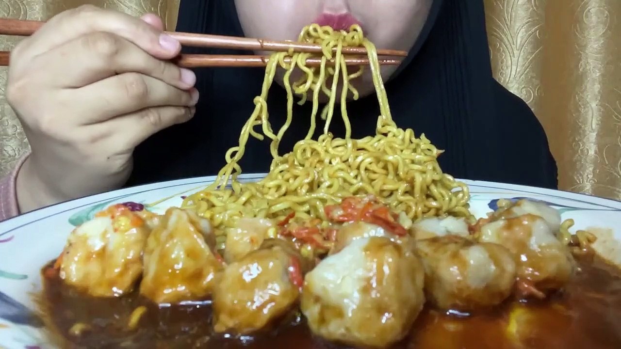 ASMR INDOMIE FRIED JUMBO + BAKSO TUSUK