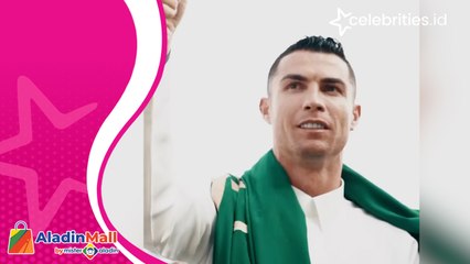 Christiano Ronaldo Pakai Gamis Putih, Bikin Gagal Fokus