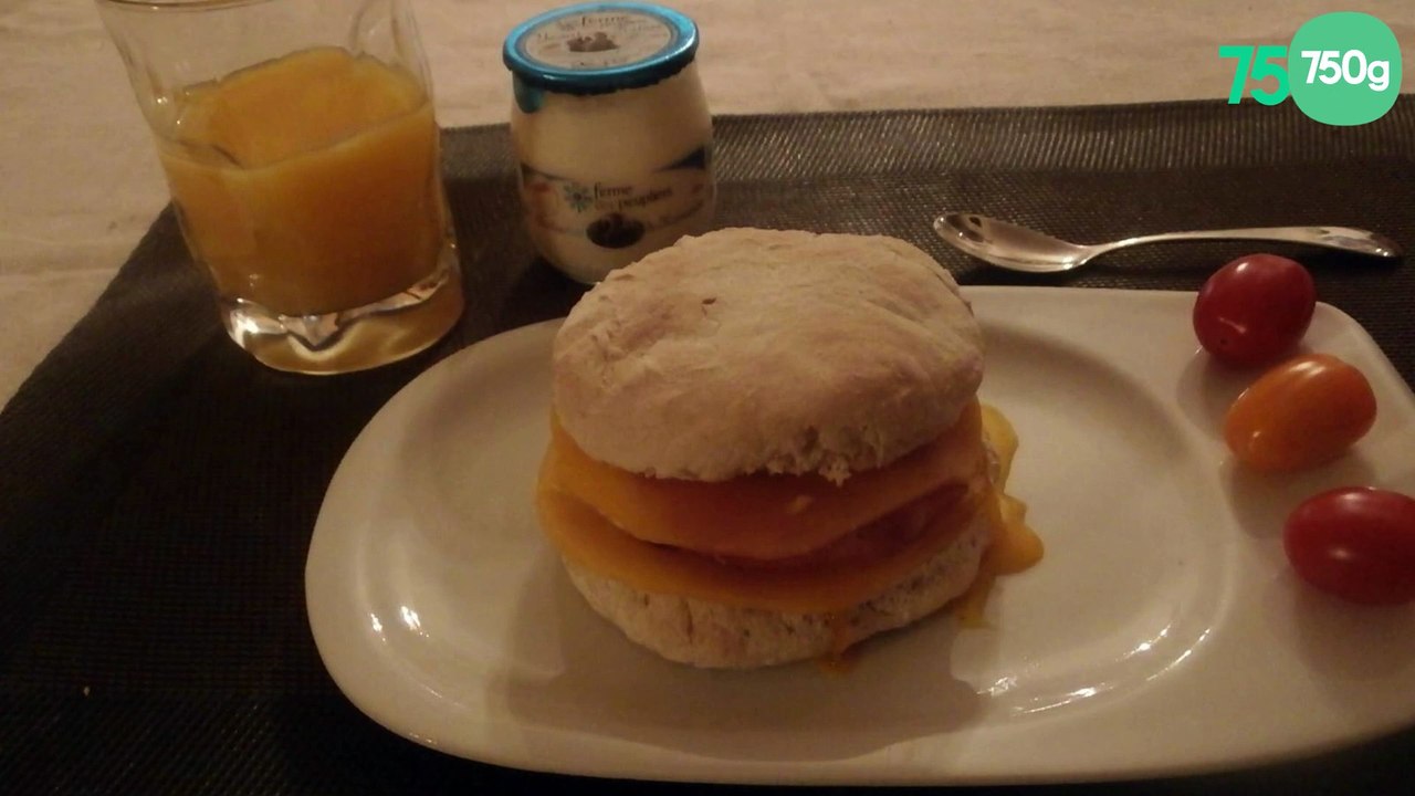 Egg muffin with bacon and cheddar