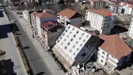 İbretlik binayı görenler fotoğraf çektirmeden geçmiyor