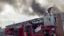 Pieve Emanuele, incendio in un'azienda di via Nilde Iotti: vigili del fuoco al lavoro