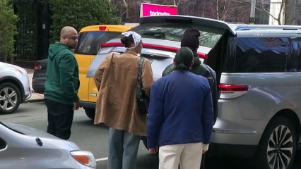 Bella Hadid, depremzedeler için yardım kolisi hazırladı