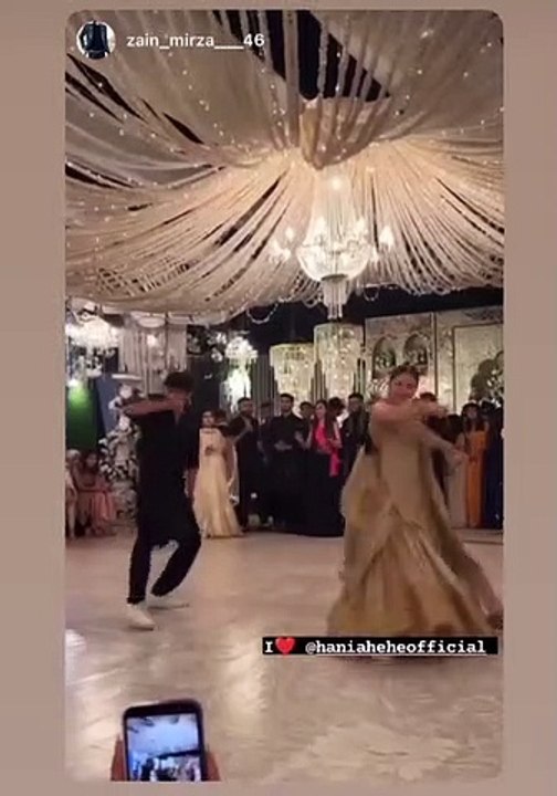 Watch: Hania Aamir grooves to latest Bollywood favourites at wedding