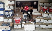İzmir'de gümrük kaçağı sigara ve makaron operasyonu