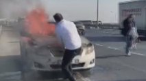 Arnavutköy’de yanan otomobili yoldan geçen itfaiye eri söndürdü