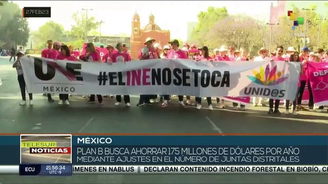 México: Miles de personas protestan contra el avalado Plan B del pdte. Andrés Manuel López Obrador