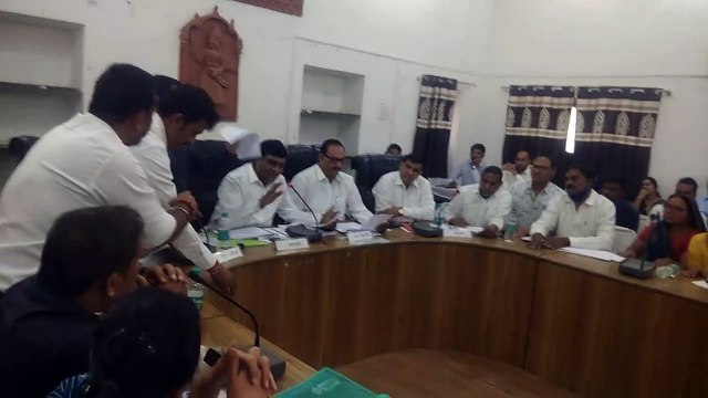 हंगामे के बीच बिना चर्चा 1.95 अरब का बजट पारित