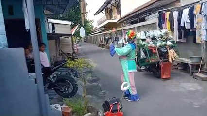 Pengamen Badut Kocak Lucu Bikin Ngakak
