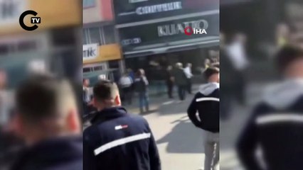 İzmir'de kozmetik mağazası deposunda yangın: Mahsur kalanlar var