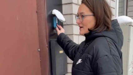 Siblings unite to surprise grandma and celebrate her 70th birthday together
