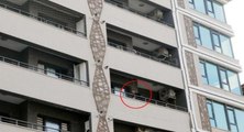 Ağır hasarlı apartmana giren depremzedeleri binadan polis uzaklaştırdı