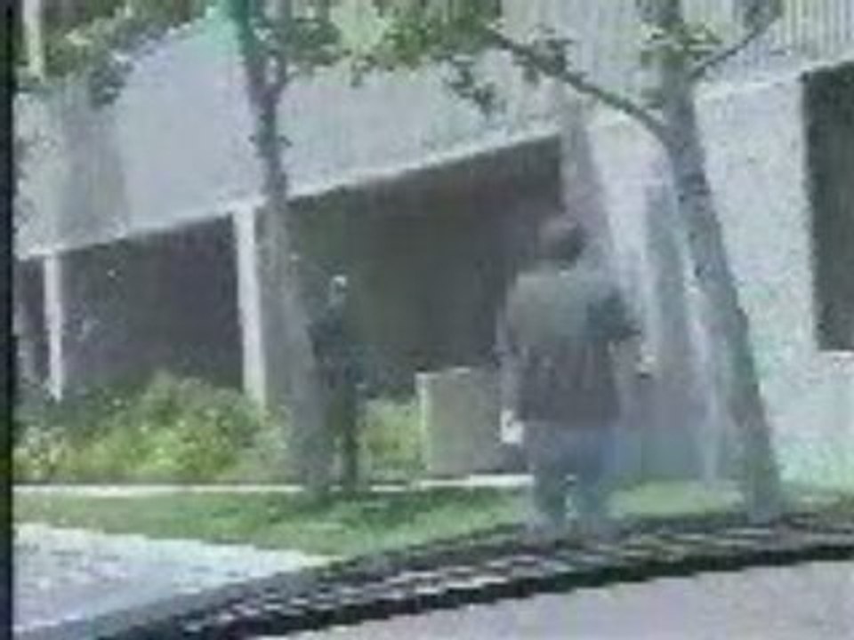 Doigts d'honneur à un flic