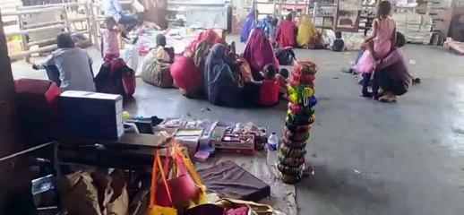 बस स्टैंड प्रतीक्षालय सहित परिसर में दुकानदारों ने फिर जमाया कब्जा