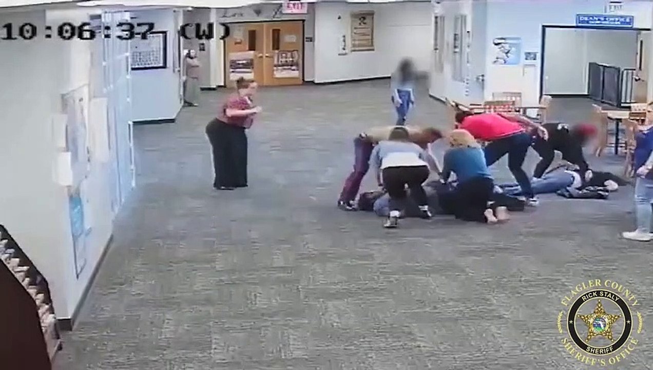 Vídeo chocante: Estudante espanca professora por causa de Nintendo Switch confiscado