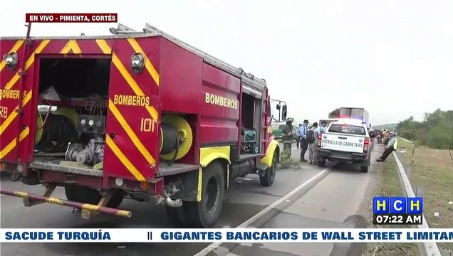 ¡Tres heridos! Rapidito impacta con rastra que frenó bruscamente en Pimienta, Cortés