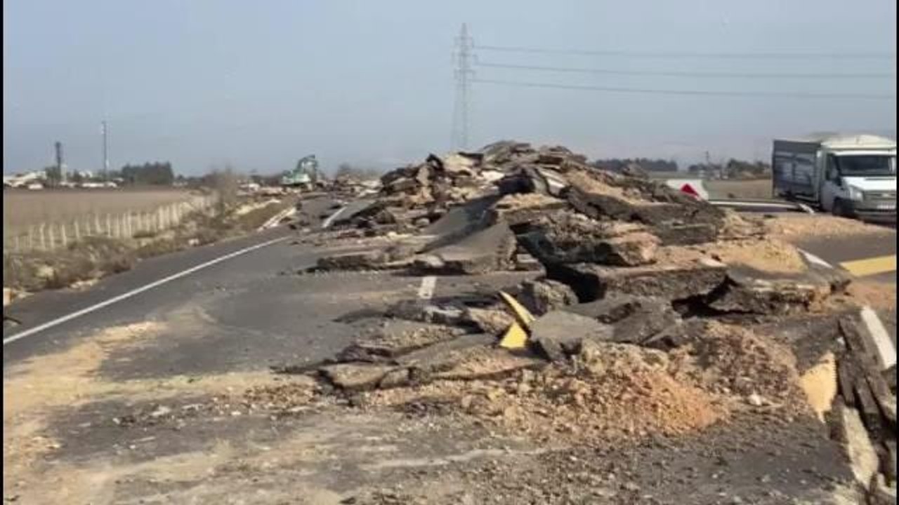 Hatay-Reyhanlı-Cilvegözü Yolunun Bir Bölümü, Depremlerin Etkisiyle Zarar Gördü
