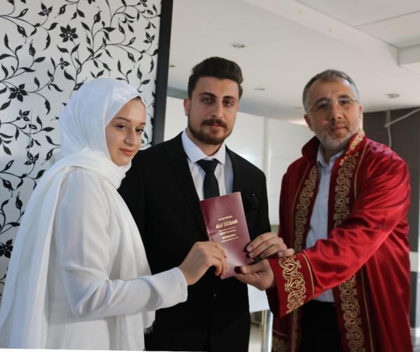 HATAYLI DEPREMZEDE ÇİFT, NEVŞEHİR'DE EVLENDİ