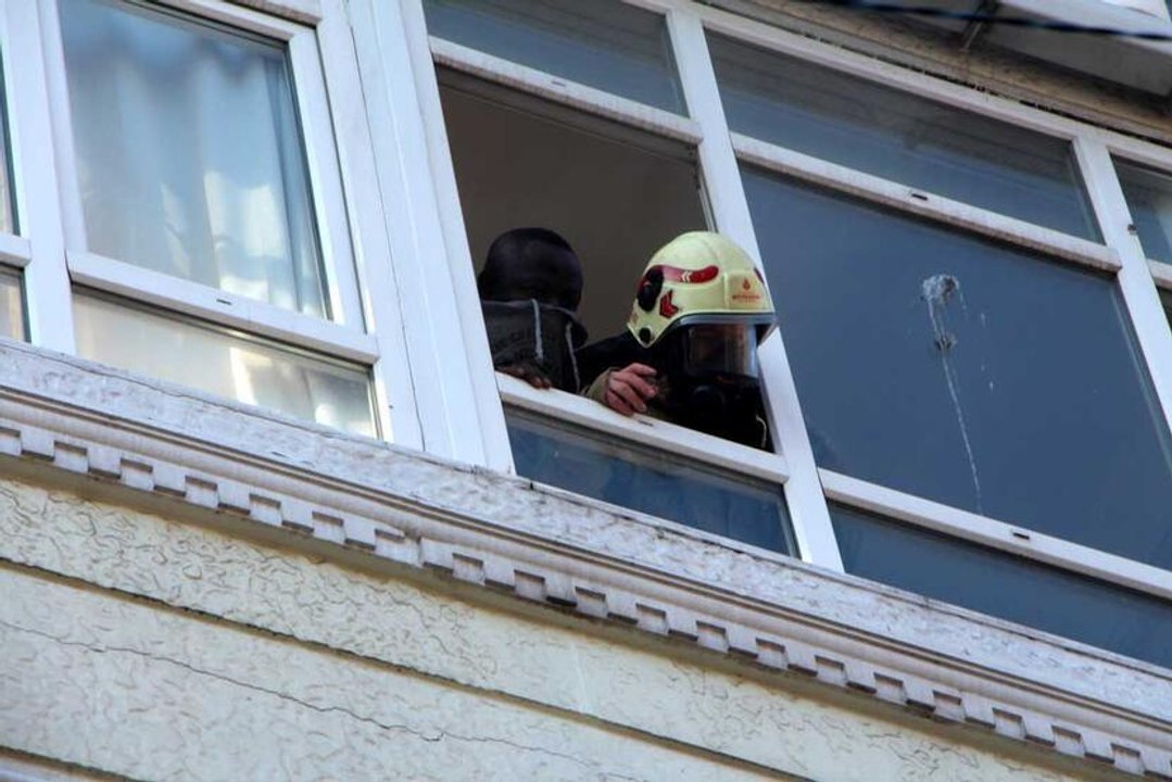 Şişli'de yangında mahsur kalan turisti itfaiye ekipleri kurtardı