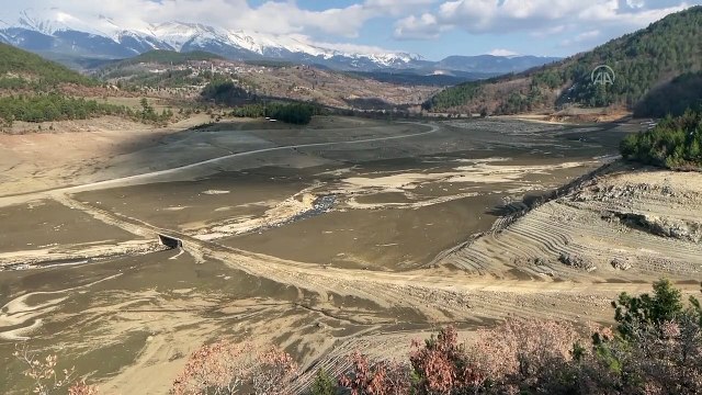 Bursa'nın içme suyu kaynağı Nilüfer Barajı kurudu