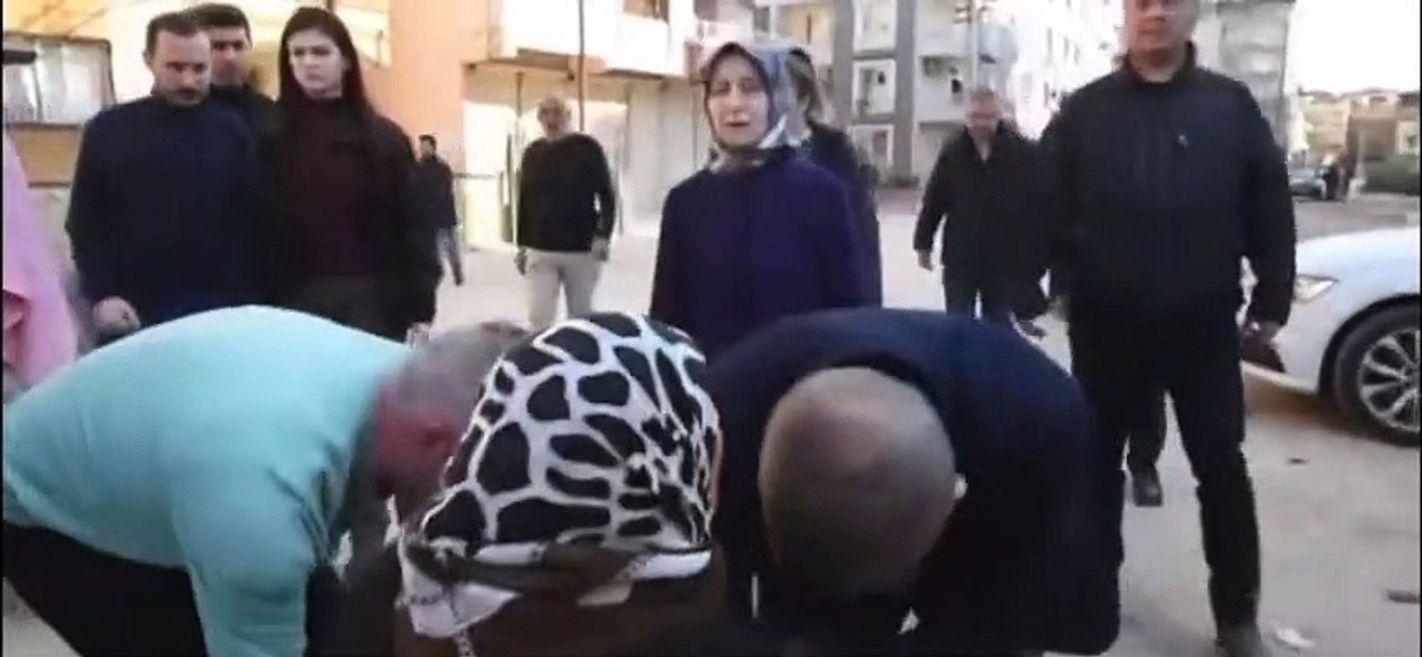 Davutoğlu’nun Hatay’da dinlediği depremzede: Hani benim devletim hani, Allah’tan başka kimsem yok!