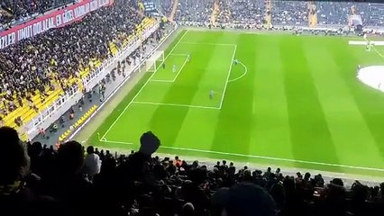 Fenerbahçe - Konyaspor karşılaşmasında tribünler 'istifa' çağrısıyla inledi