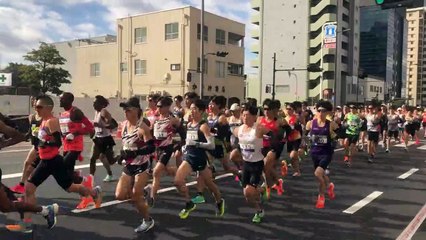 先頭集団であるそぉな٩( ᐛ )و大阪マラソン ルノー大阪　1キロホンの手前あたりより豊臣祐聖(トヨトミユウセー)目撃の様子を観てキラリ開運っShiny fortune☆ ☆ ☆