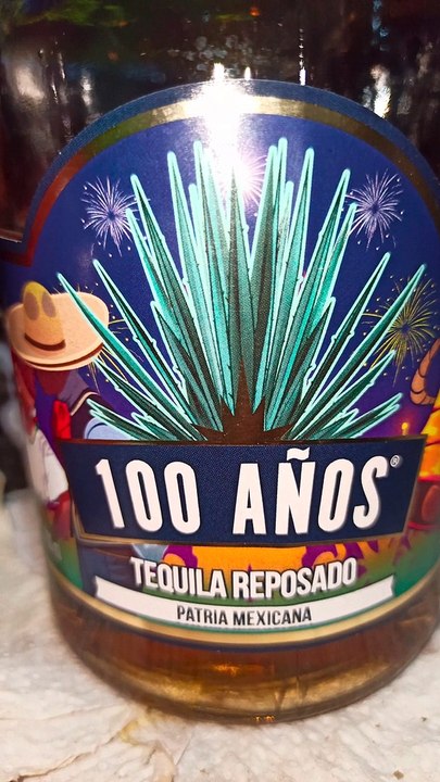 Casa sauza tequila reposado 100 años delicioso sabor de la bebida ancestral tradicional de jalisco mexico