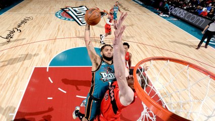 Dunk of the Night: Isaiah Livers