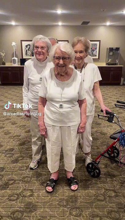 Abuelitas interpretaron y bailaron al ritmo de Rihanna