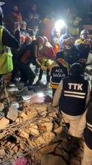 ENKAZDAN ÖLEN KIZININ AKILLI SAATİNDEN MESAJ GÖNDEREREK KURTULDU