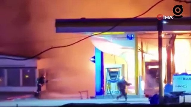 Akaryakıt istasyonu alev alev yandı, ekipler söndürmek için seferber oldu