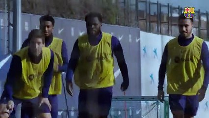 La sesión previa al Almería-Barça y el viaje de la expedición de Xavi / FCB