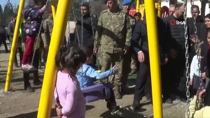 Bakan Akar'dan depremzede çocuklara "moral" ziyareti